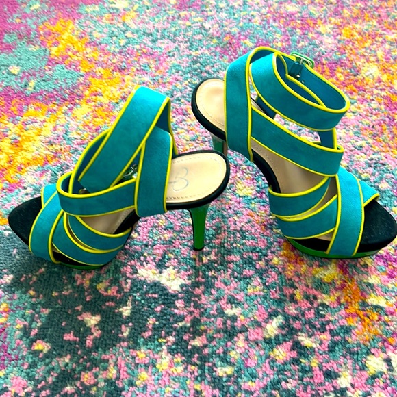 Jessica Simpson Evangela Suede Heels - Picture 12 of 17